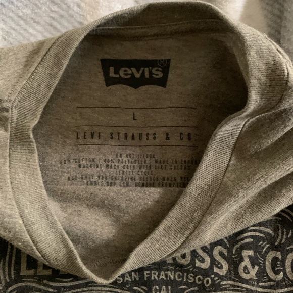 Mens Levi’s tee - Picture 2 of 2